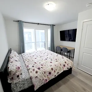 Guest house King Bed Tv Private Ensuite Retreat Bathroom Or Economical Double Bed, Toronto
